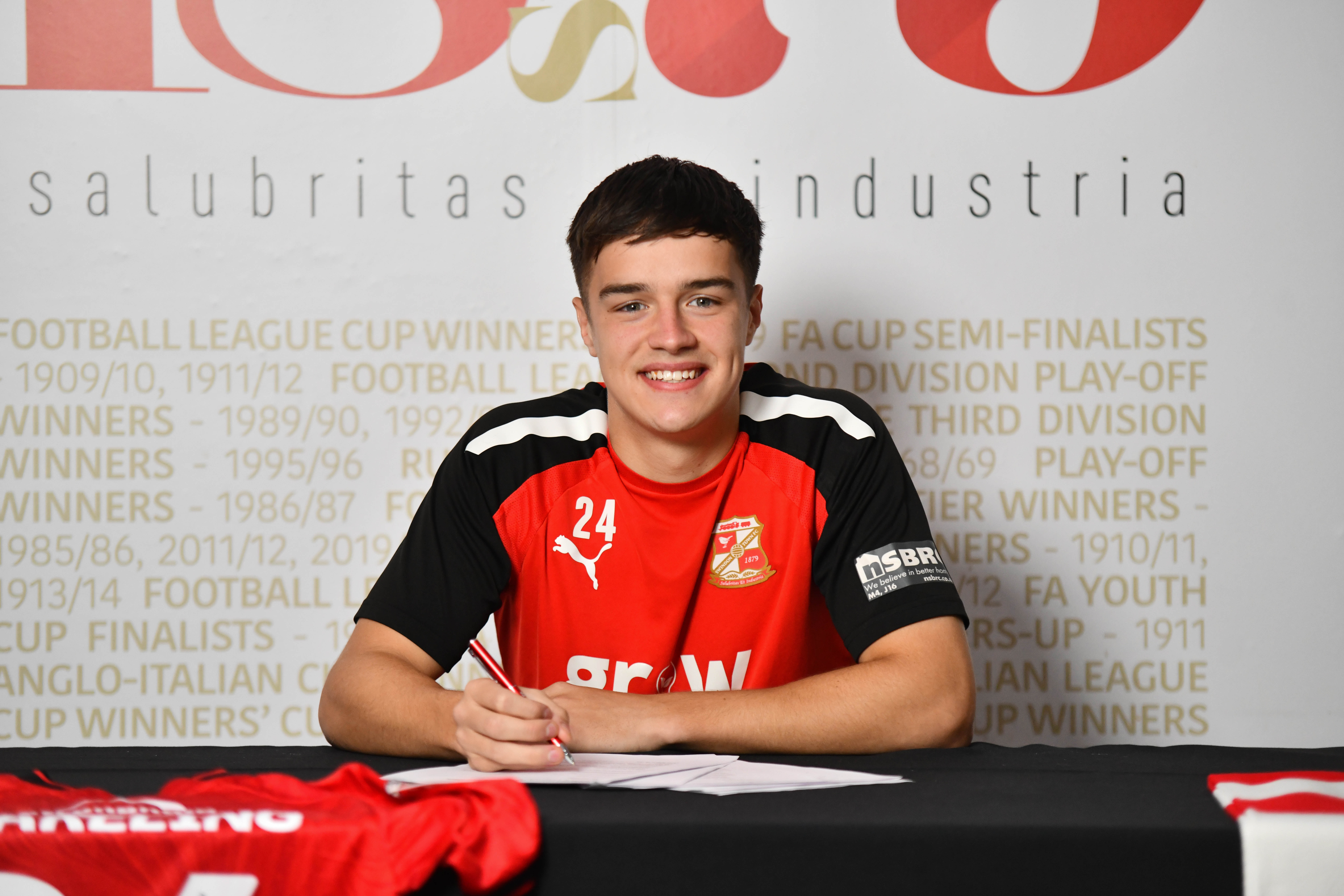 Jacob Wakeling signs three-year extension with Swindon Town